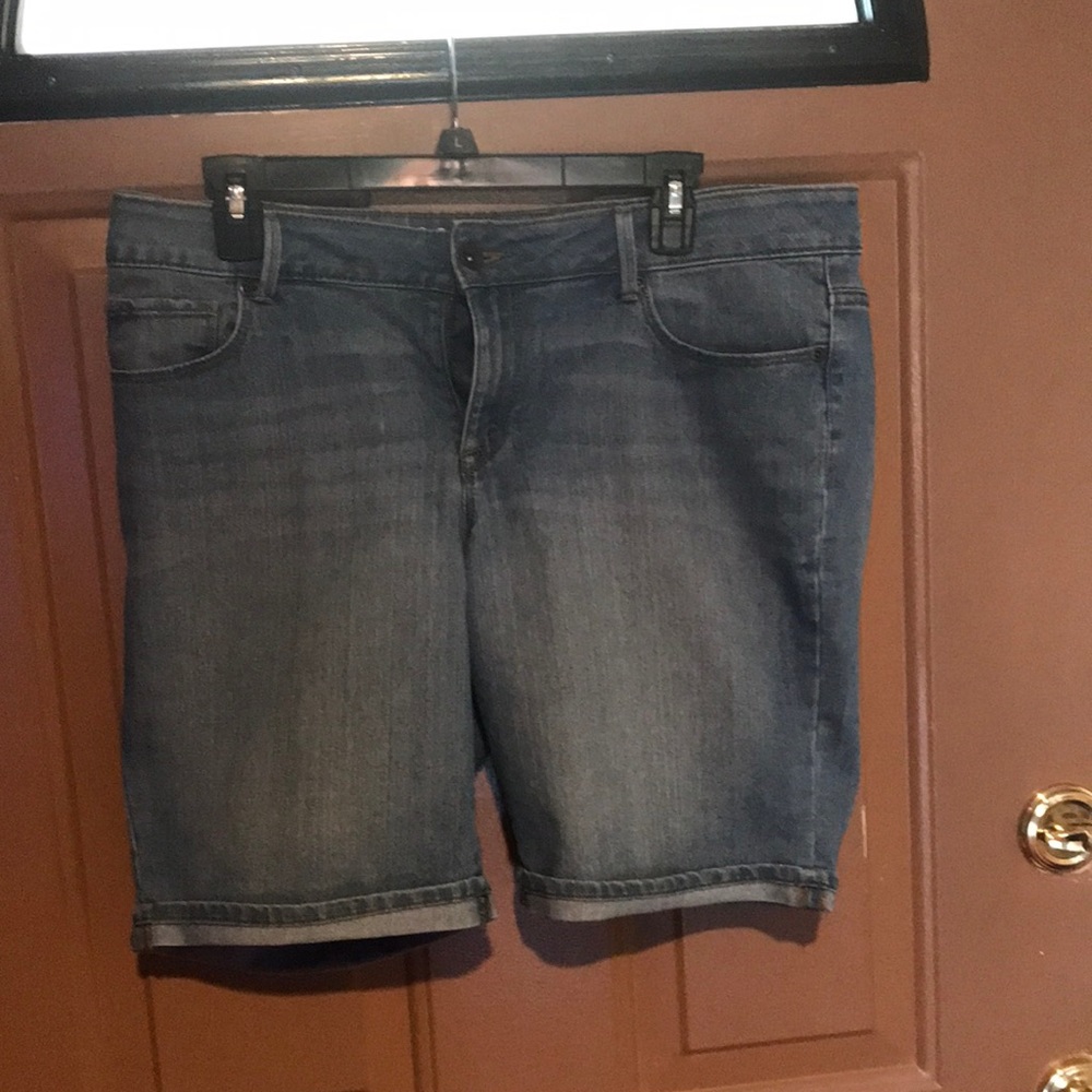 Sonoma Bermuda mid rise shorts size 10